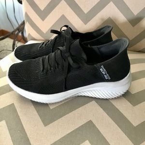 Skechers stretch slip in tennis shoes